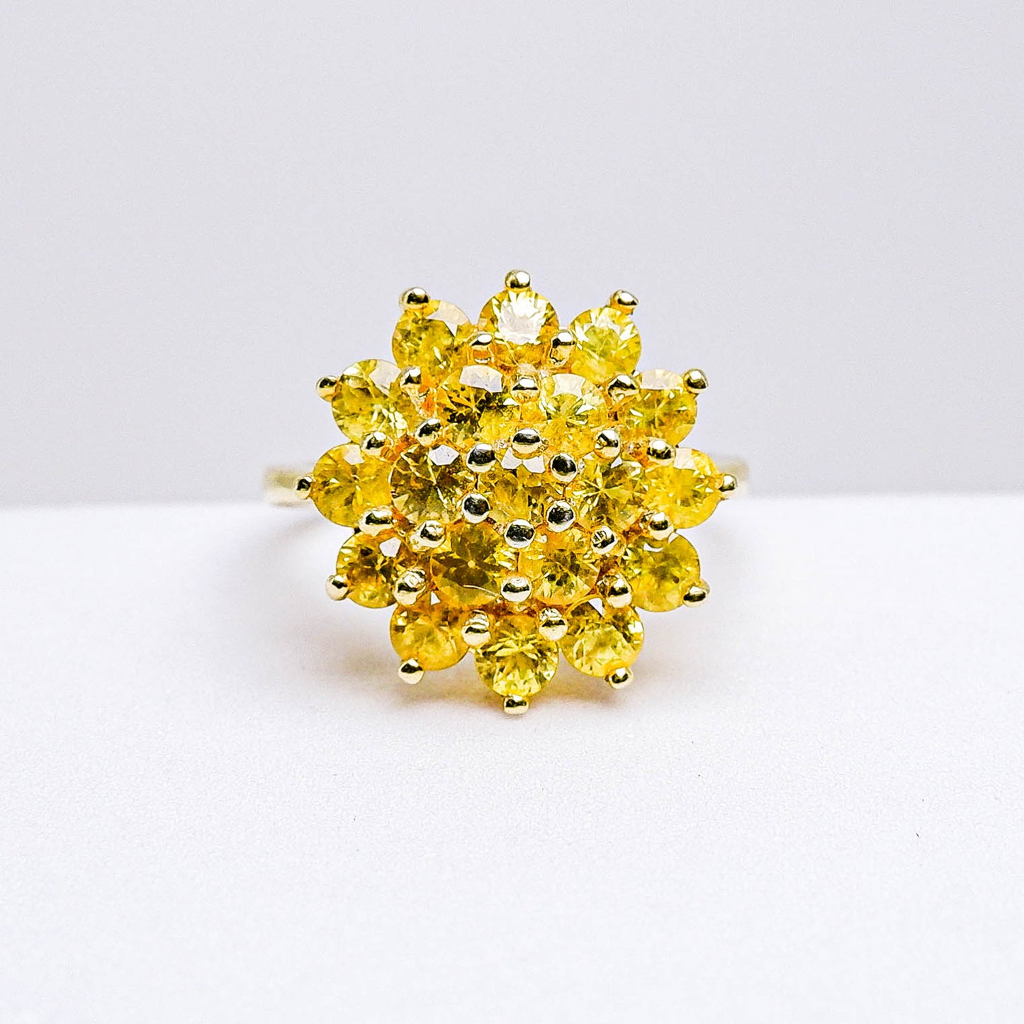 แหวนเงินแท้ 925 ฝังพลอย บุษราคัม (Yellow Sapphire)
