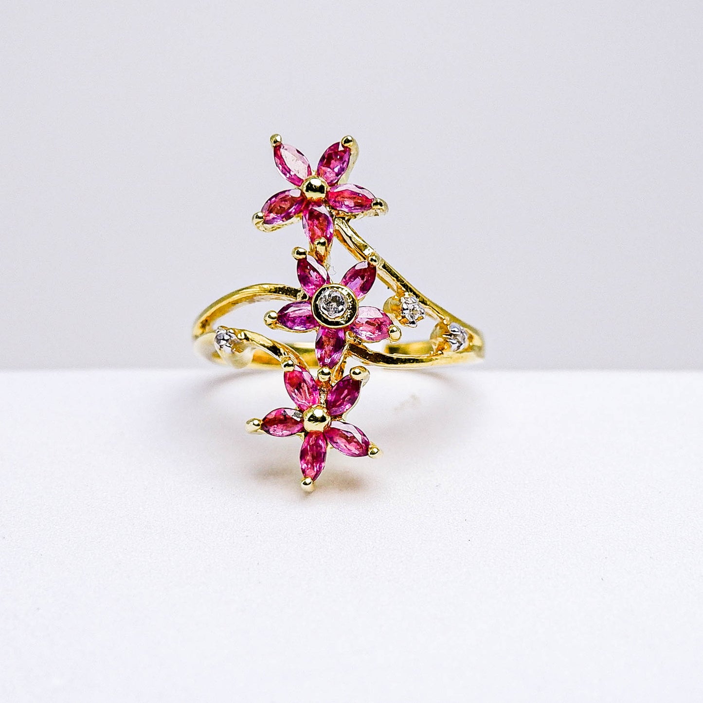 แหวนเงินแท้ 925 ฝังพลอย ทับทิมไทย (Siam Ruby) + เซอร์คอน (Zircon)