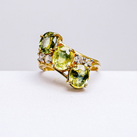 แหวนเงินแท้ 925 ฝังพลอย เขียวส่องบางกะจะ (green Sapphire) + เซอร์คอน (Zircon)
