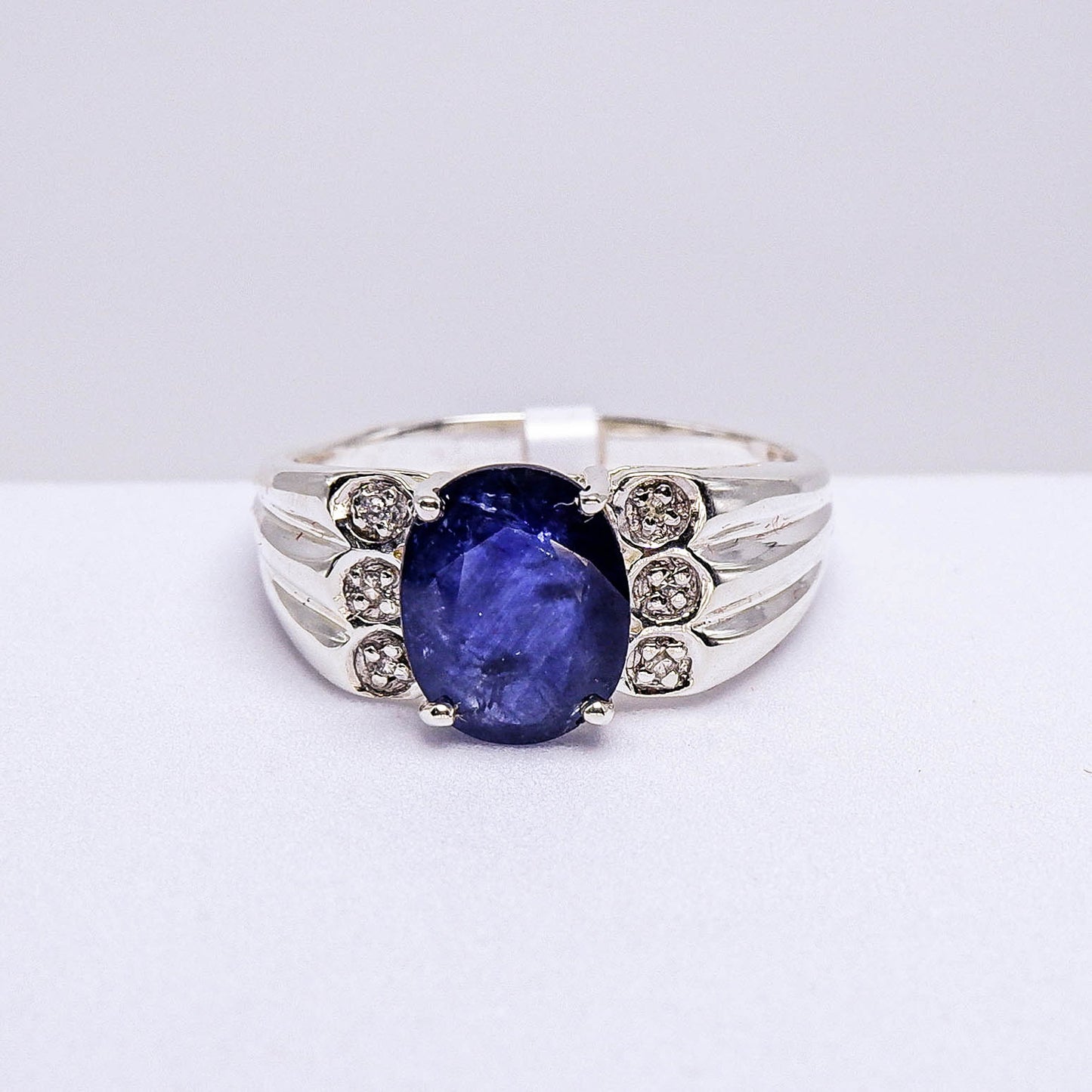 แหวนเงินแท้ 925 ฝังพลอย ไพลิน (Blue Sapphire) + ไวท์แซฟไฟร์ (White Sapphire)