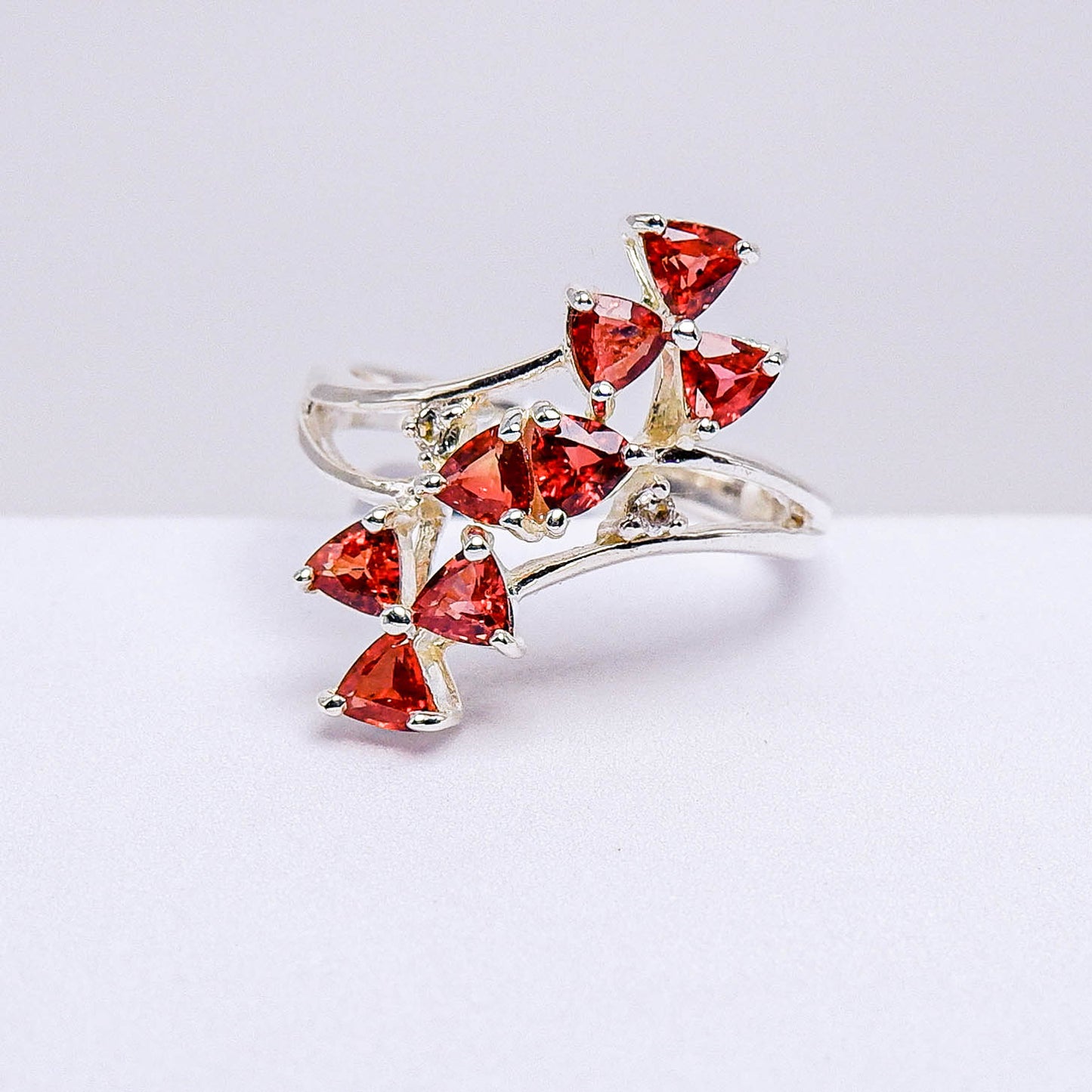 แหวนเงินแท้ 925 ฝังพลอย แทนซาเนียรูบี้ (Tanzania Ruby) + ไวท์โทพาส (whitetopaz)
