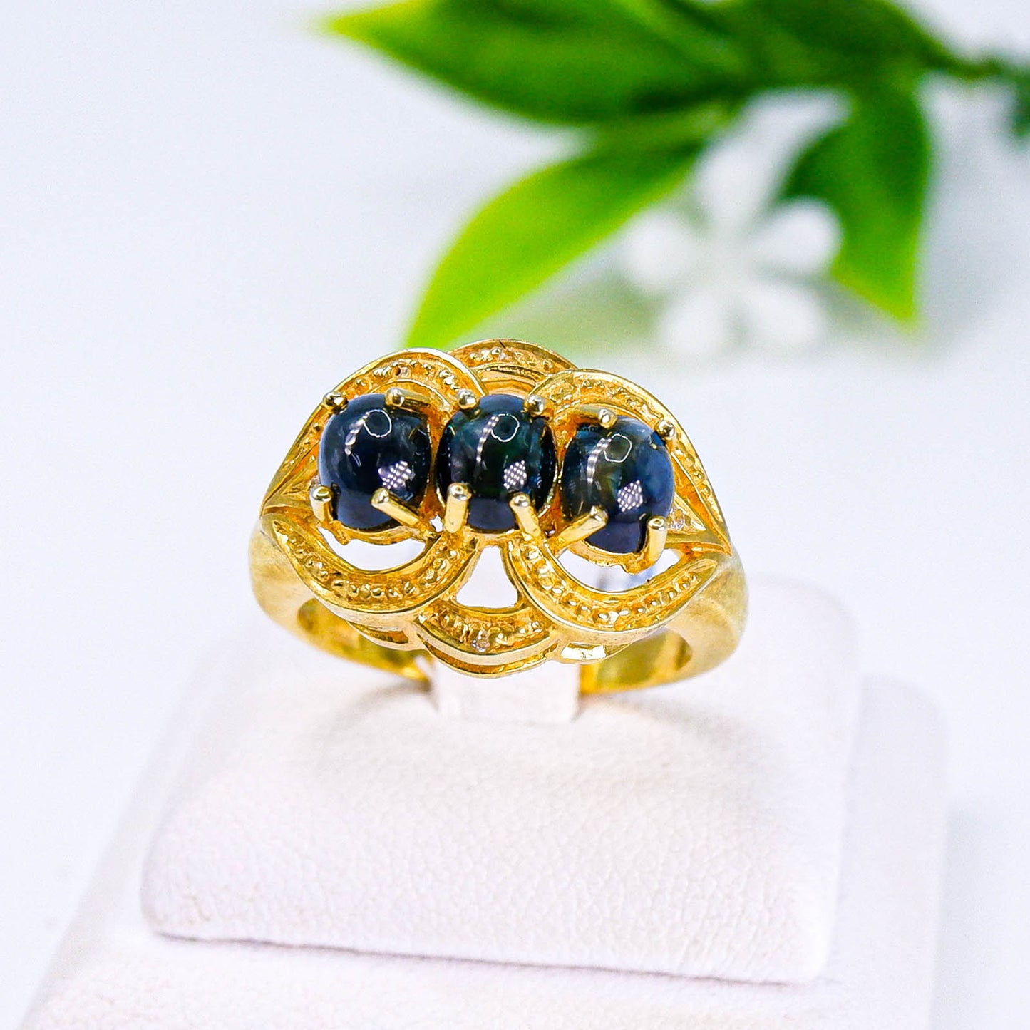 แหวนเงินแท้ 925 ฝังพลอย ไพลินหลังเบี้ย (Blue Sapphire) + โทพาส (Topaz)