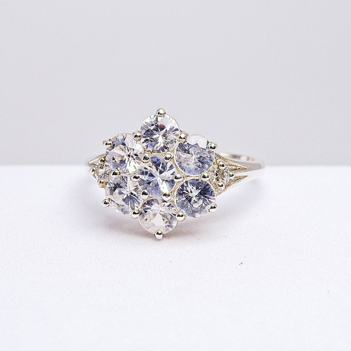 แหวนเงินแท้ 925 ฝังพลอย เพทายขาว (White Zircon) + เซอร์คอน (Zircon)