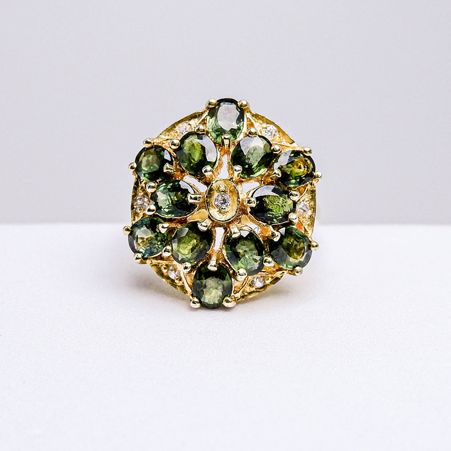 แหวนเงินแท้ 925 ฝังพลอย เขียวส่องบางกะจะ (green Sapphire) + เซอร์คอน (Zircon)