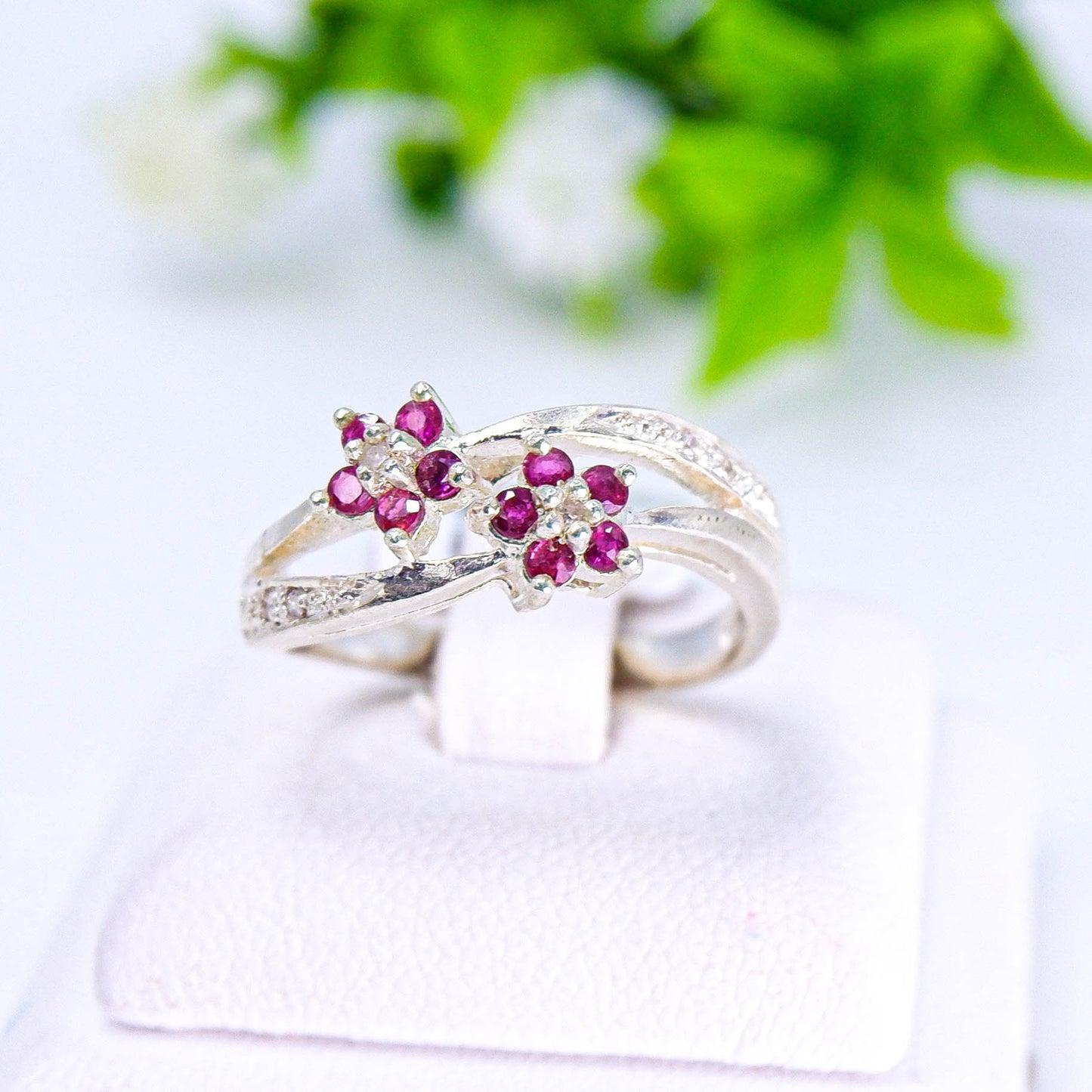 แหวนเงินแท้ 925 ฝังพลอย ทับทิมไทย (Siam Ruby) + เซอร์คอน (Zircon)