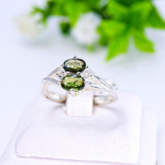 แหวนเงินแท้ 925 ฝังพลอย เขียวส่อง (green Sapphire) + ไวท์โทพาส (whitetopaz)