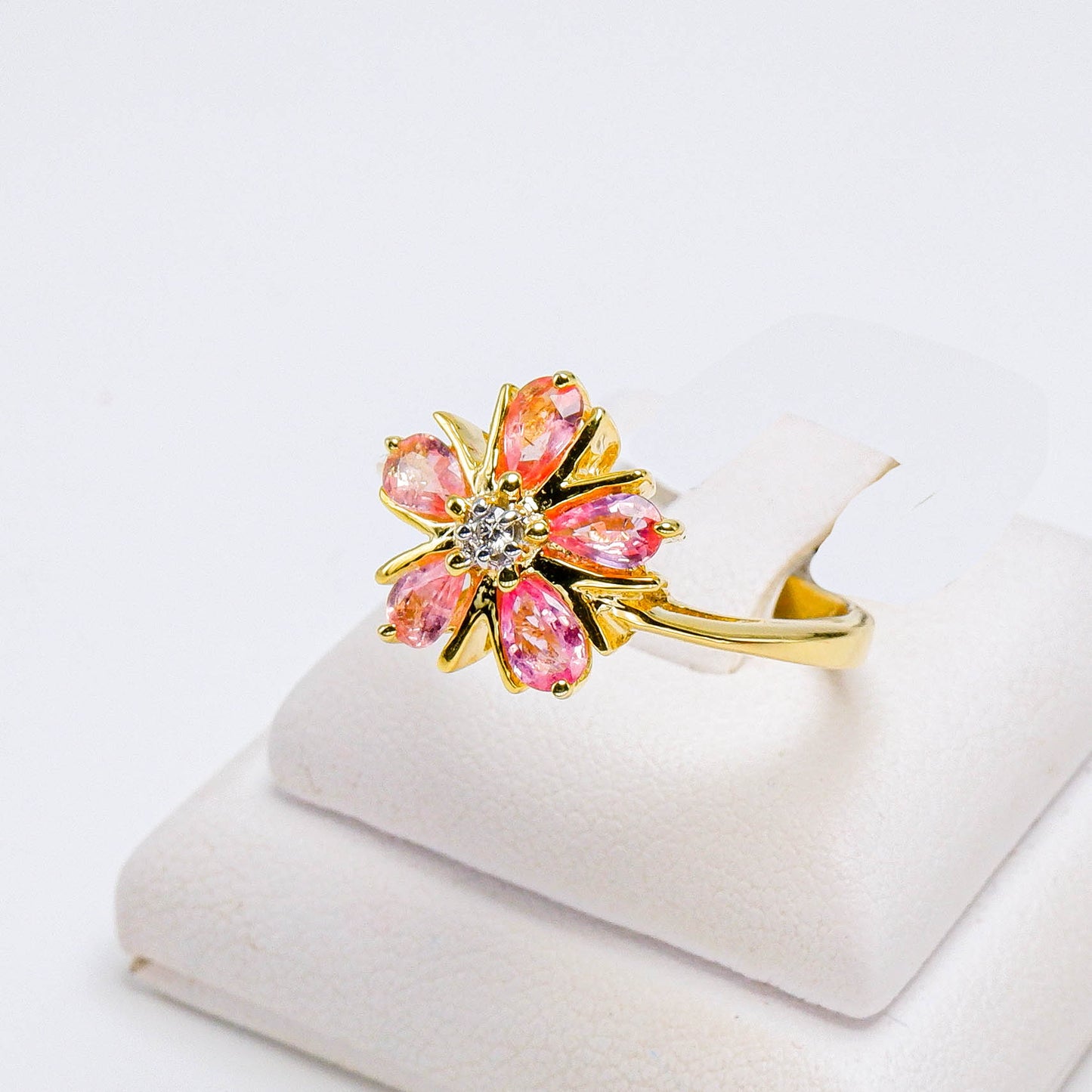 แหวนทอง9K ฝังพลอย พัดพารัดชา (padparadscha) + เพชร (Diamond)