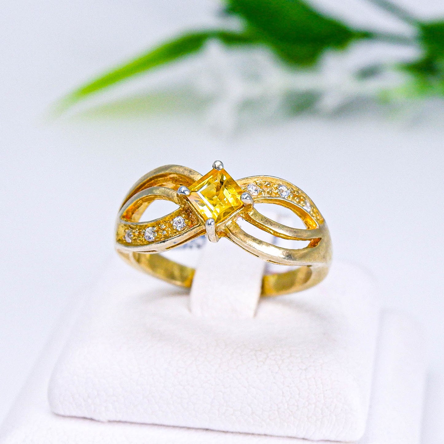 แหวนเงินแท้ 925 ฝังพลอย บุษราคัม (Yellow Sapphire) + เซอร์คอน (Zircon)