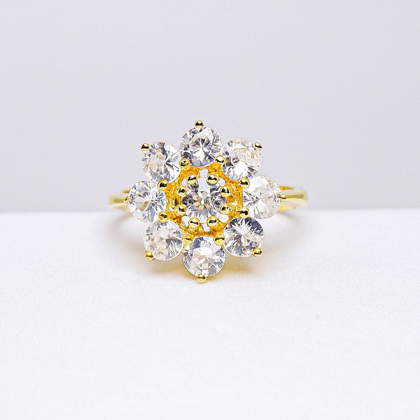 แหวนเงินแท้ 925 ฝังพลอย เพทายขาว (White Zircon)