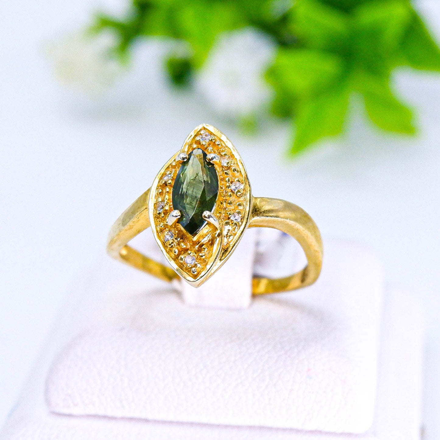 แหวนเงินแท้ 925 ฝังพลอย เขียวส่อง (green Sapphire) + เซอร์คอน (Zircon)