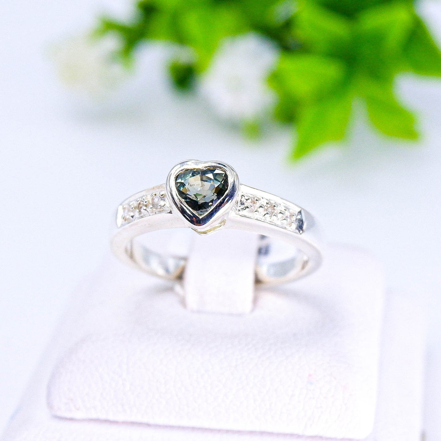 แหวนเงินแท้ 925 ฝังพลอย แซฟไฟร์แทนซาเนียดิบ (Tanzania Unheated Sapphire) + เซอร์คอน (Zircon)
