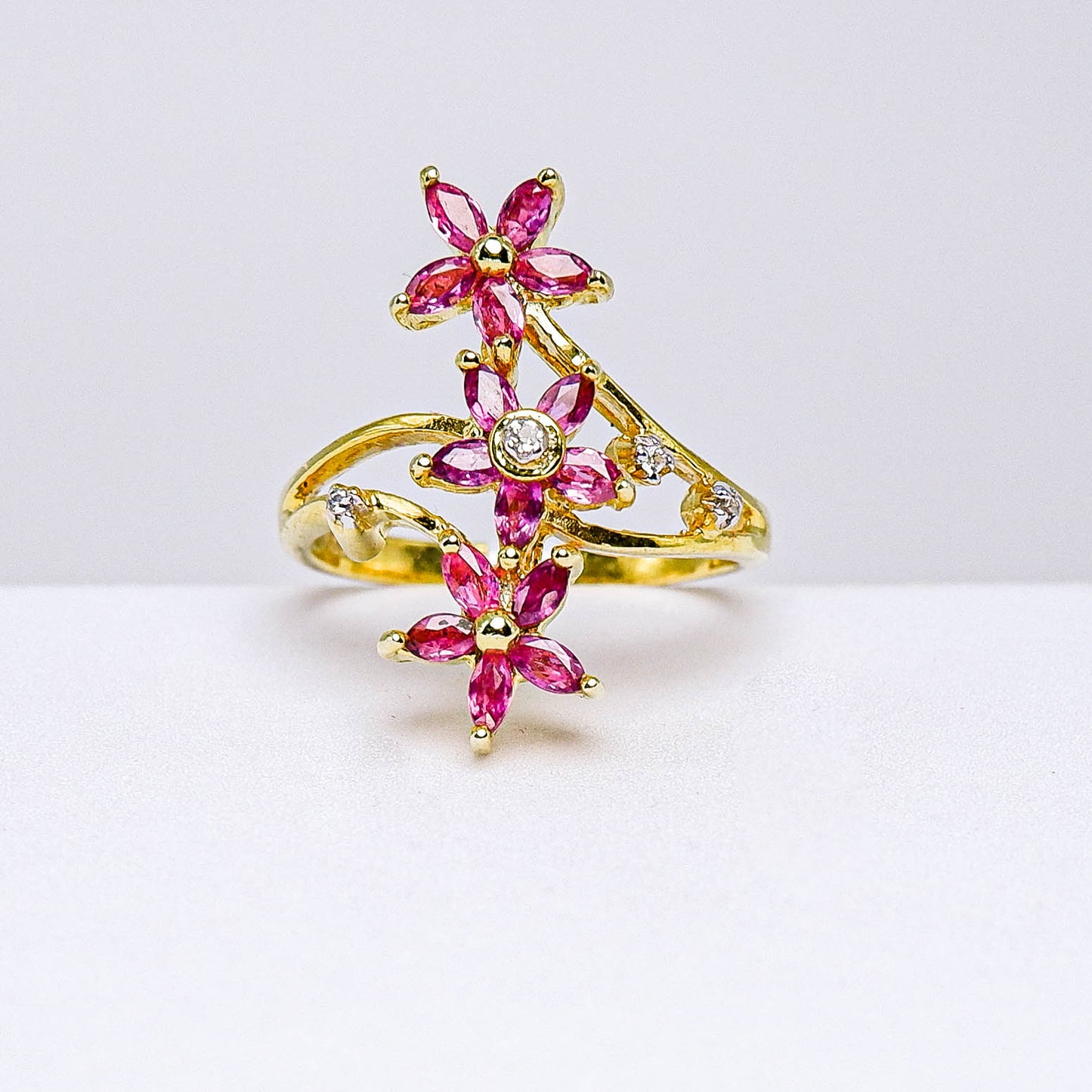 แหวนเงินแท้ 925 ฝังพลอย ทับทิมไทย (Siam Ruby) + เซอร์คอน (Zircon)