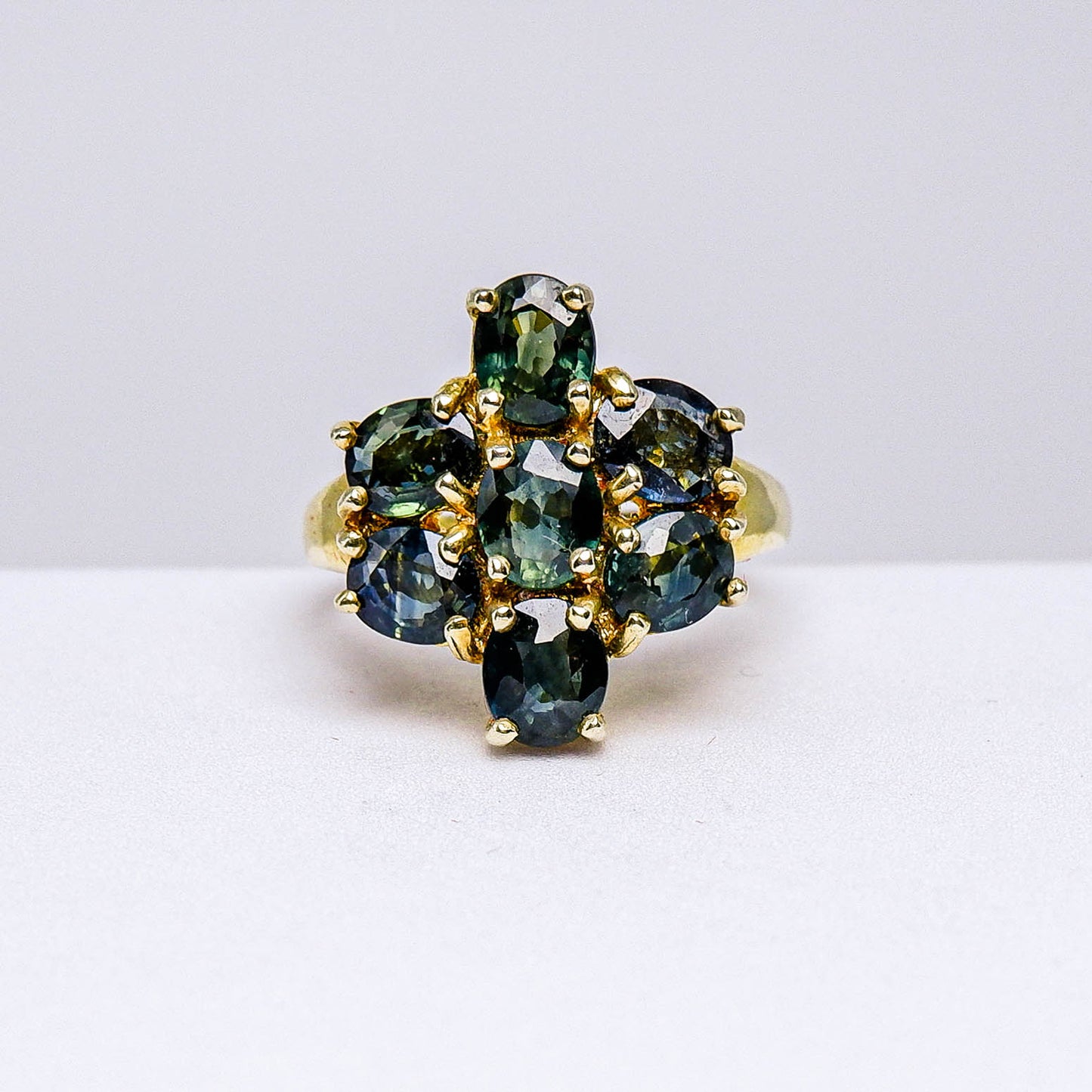 แหวนเงินแท้ 925 ฝังพลอย เขียวส่องบางกะจะ (green Sapphire)