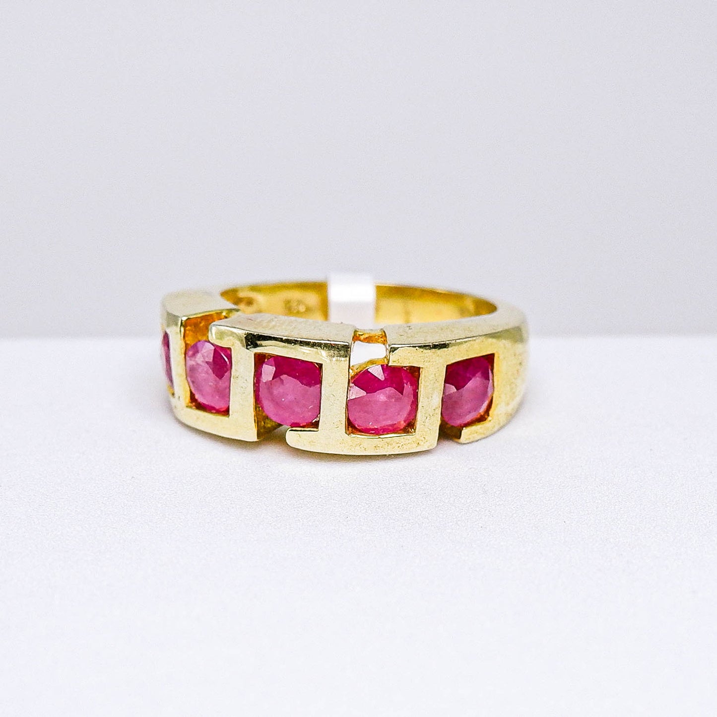 แหวนเงินแท้ 925 ฝังพลอย ทับทิมมาดา (Madagascar Ruby)