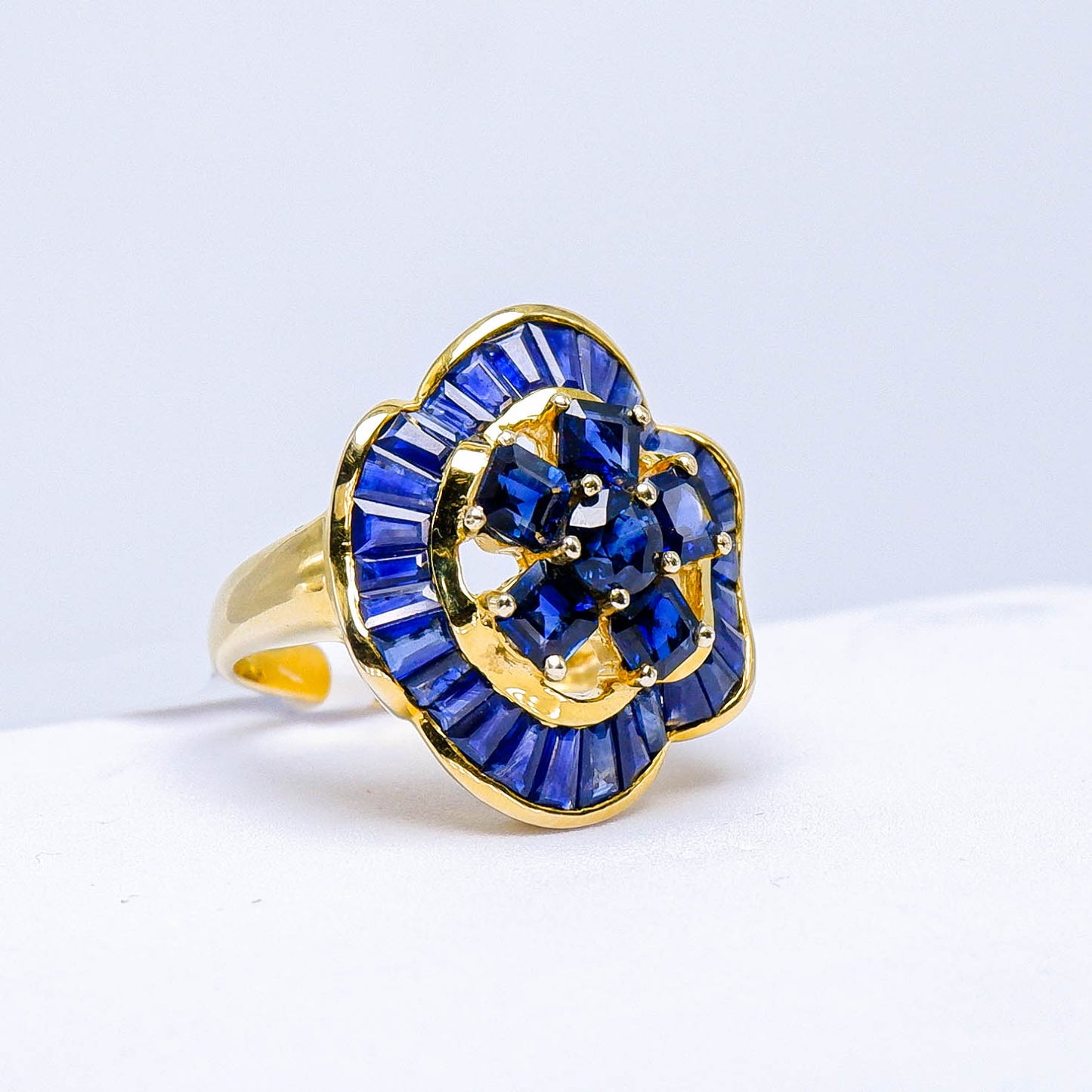 แหวนทอง9K ฝังพลอย ไพลิน (blue sapphire) + ไพลินแทปเปอร์ (blue sapphire tapper)