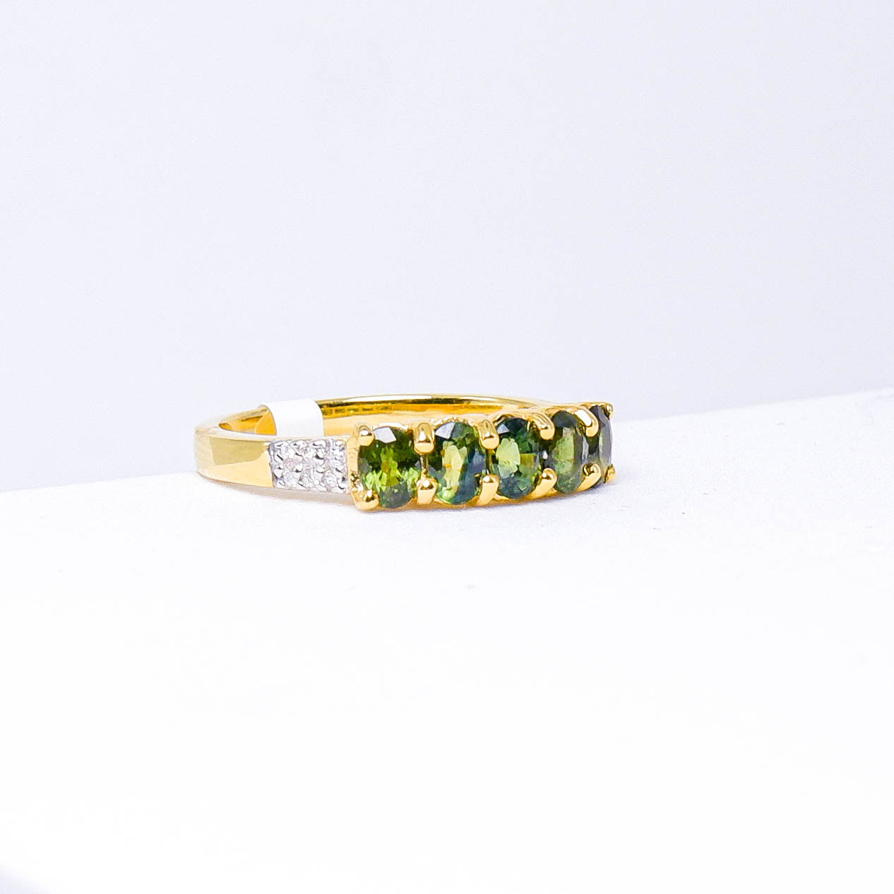 แหวนทอง9K ฝังพลอย เขียวส่อง (green sapphire) + เพชร (diamond)