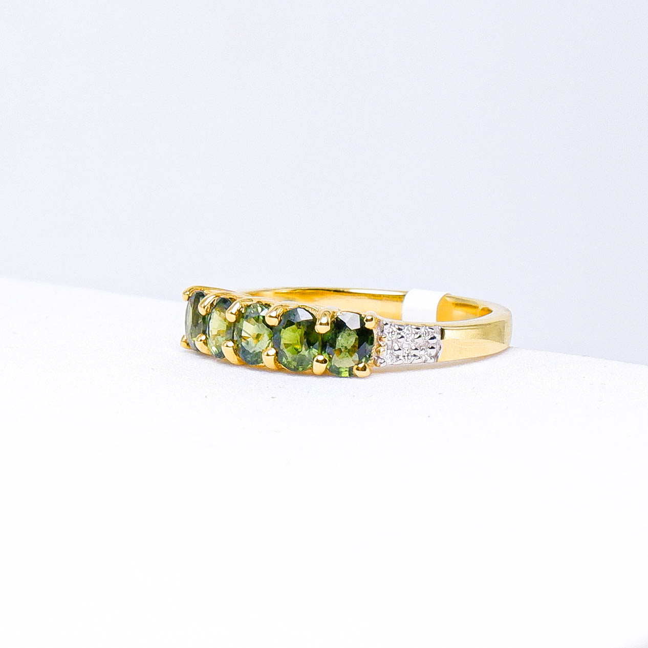 แหวนทอง9K ฝังพลอย เขียวส่อง (green sapphire) + เพชร (diamond)
