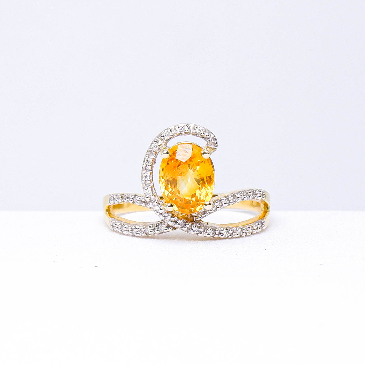 แหวนทอง9K ฝังพลอย บุษราคัม (yellow sapphire) + เพชร (diamond)
