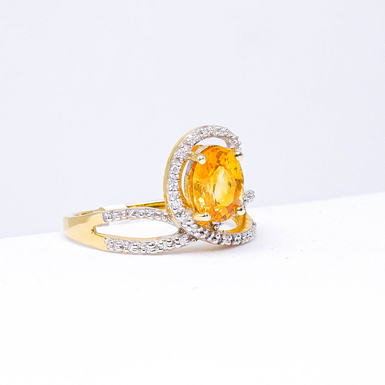 แหวนทอง9K ฝังพลอย บุษราคัม (yellow sapphire) + เพชร (diamond)