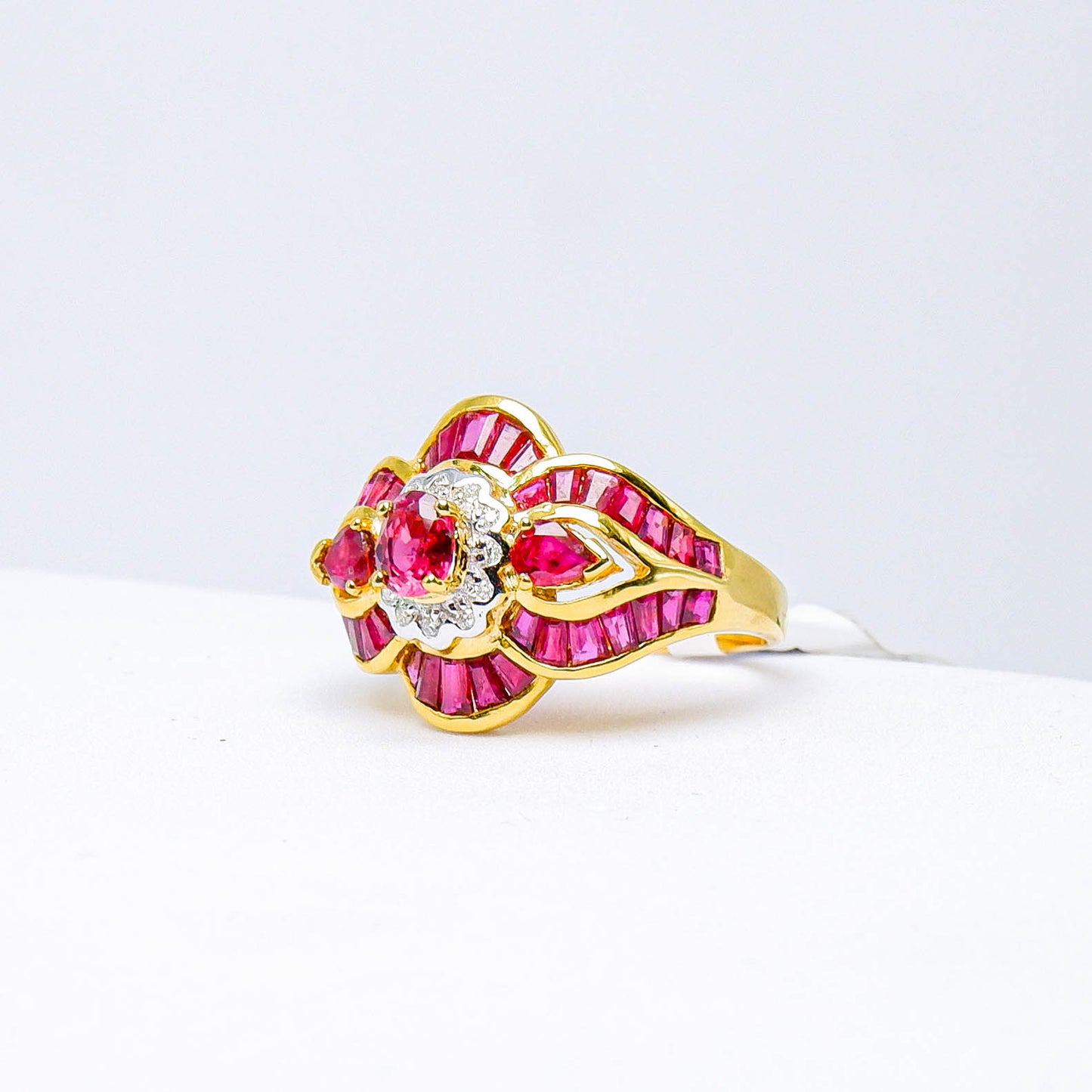 แหวนทอง9K ฝังพลอย ทับทิมไทย (SiamRuby) + เพชร (Diamond)