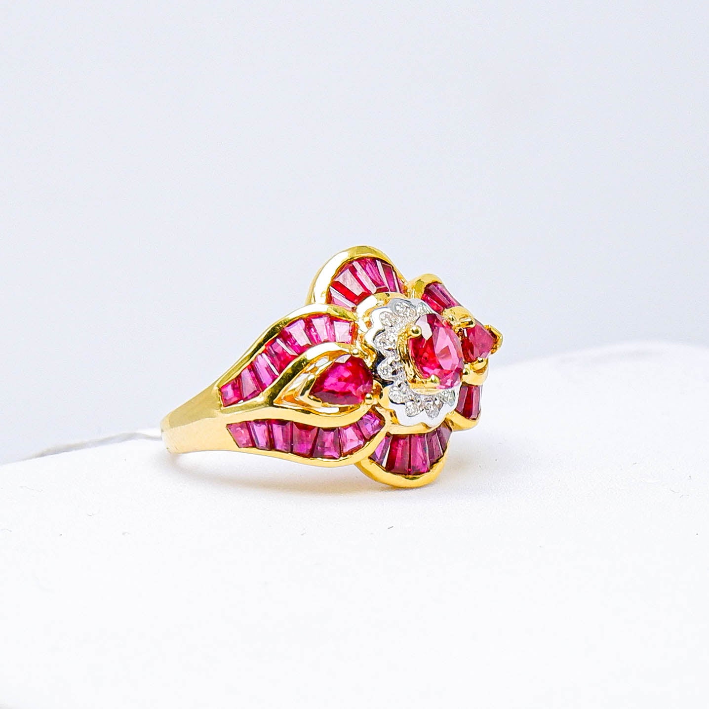 แหวนทอง9K ฝังพลอย ทับทิมไทย (SiamRuby) + เพชร (Diamond)
