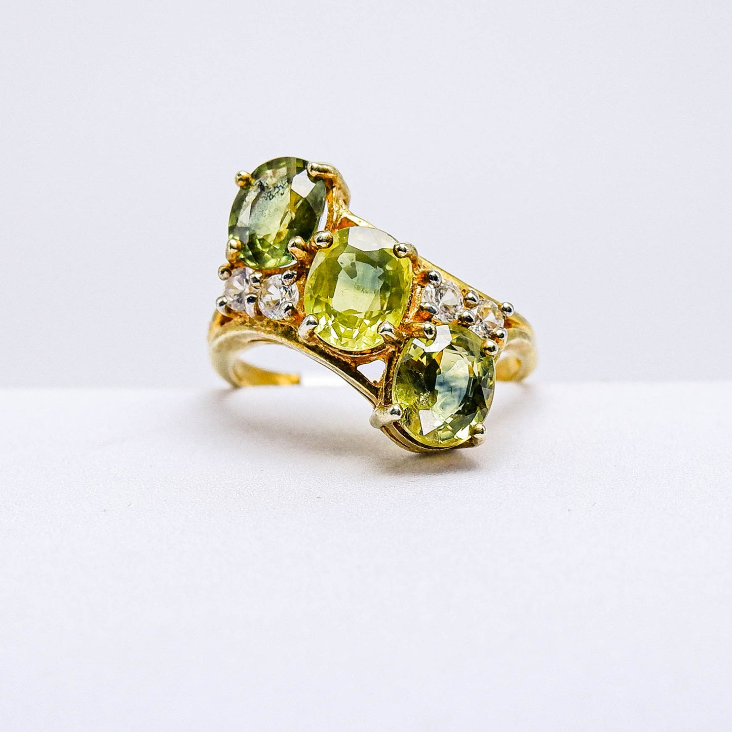 แหวนเงินแท้ 925 ฝังพลอย เขียวส่องบางกะจะ (green Sapphire) + เซอร์คอน (Zircon)