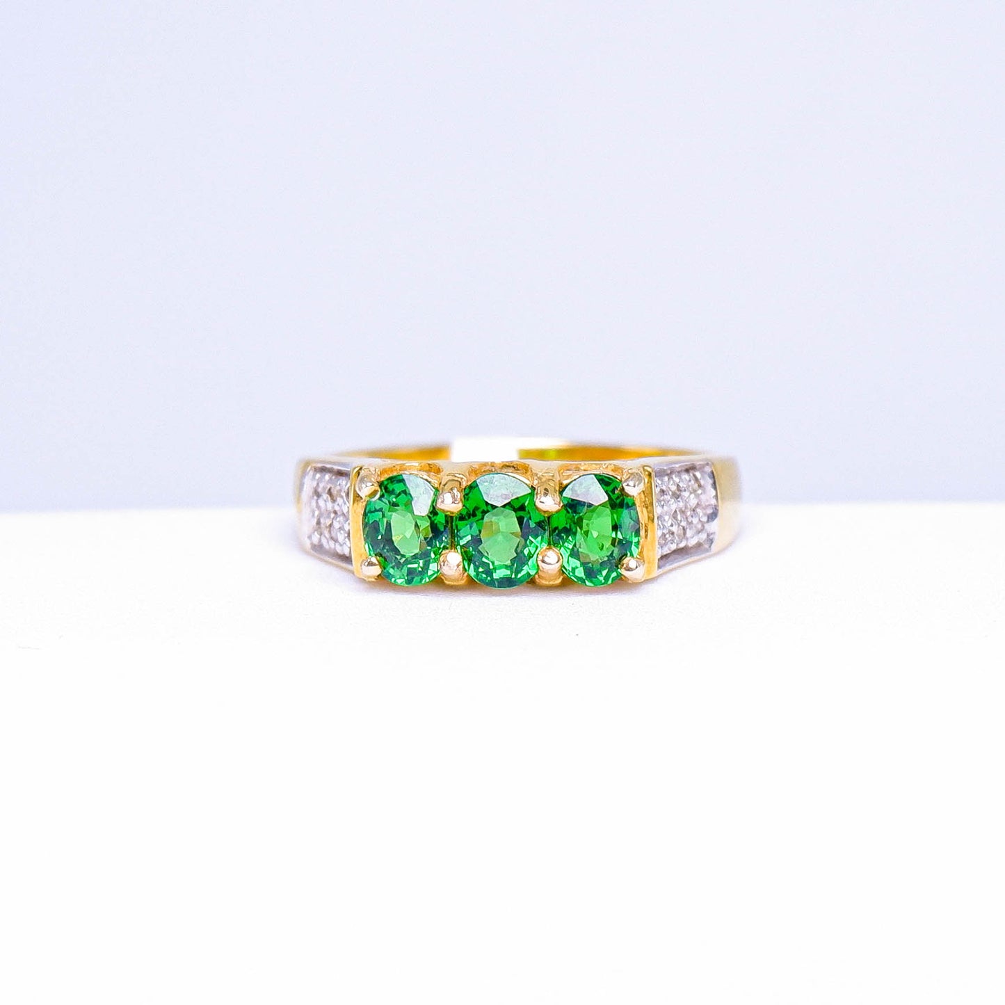 แหวนทอง9K ฝังพลอย ซาโวไรท์ (Tsavorite) + เพชร (Diamond)