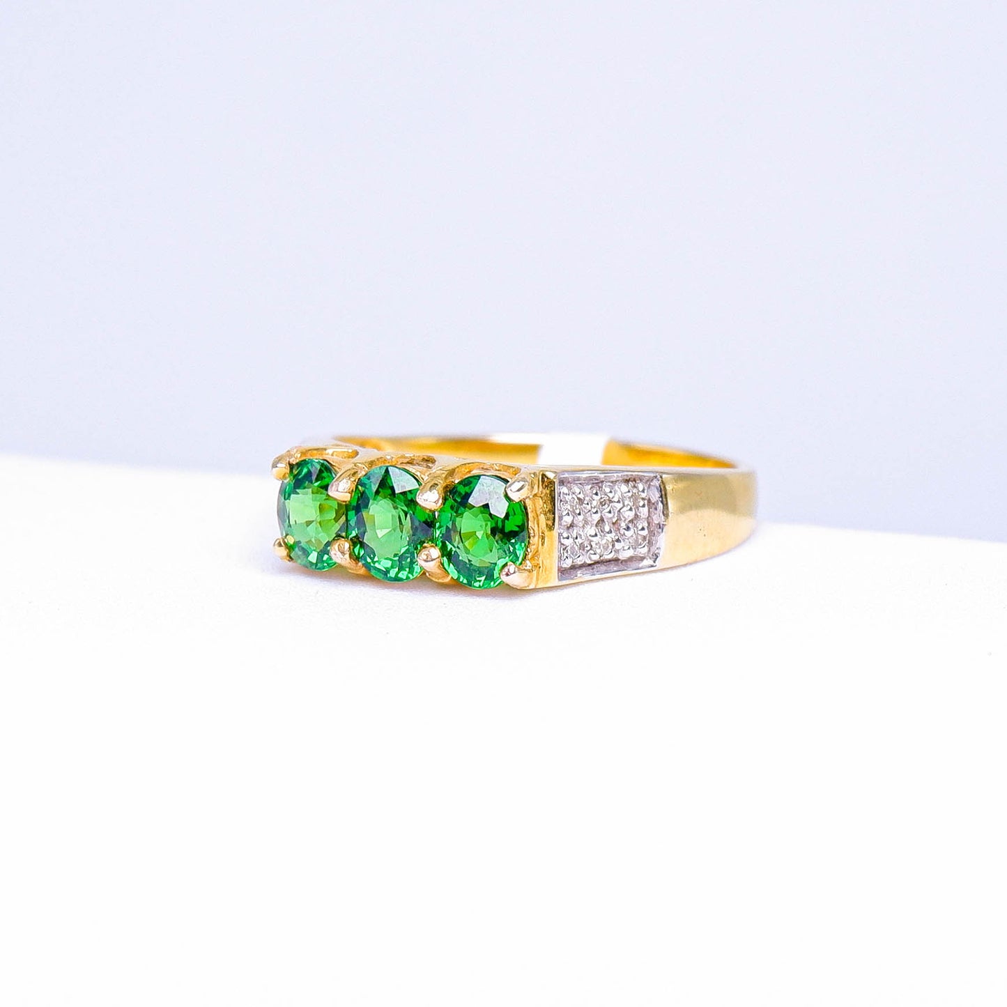 แหวนทอง9K ฝังพลอย ซาโวไรท์ (Tsavorite) + เพชร (Diamond)