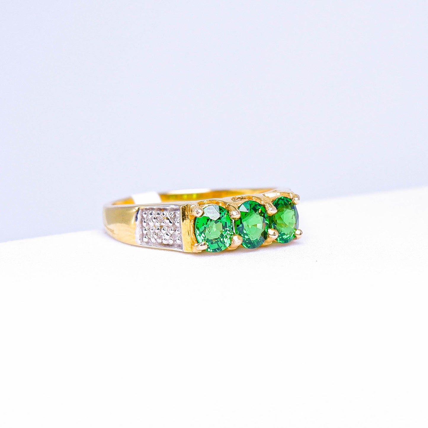 แหวนทอง9K ฝังพลอย ซาโวไรท์ (Tsavorite) + เพชร (Diamond)