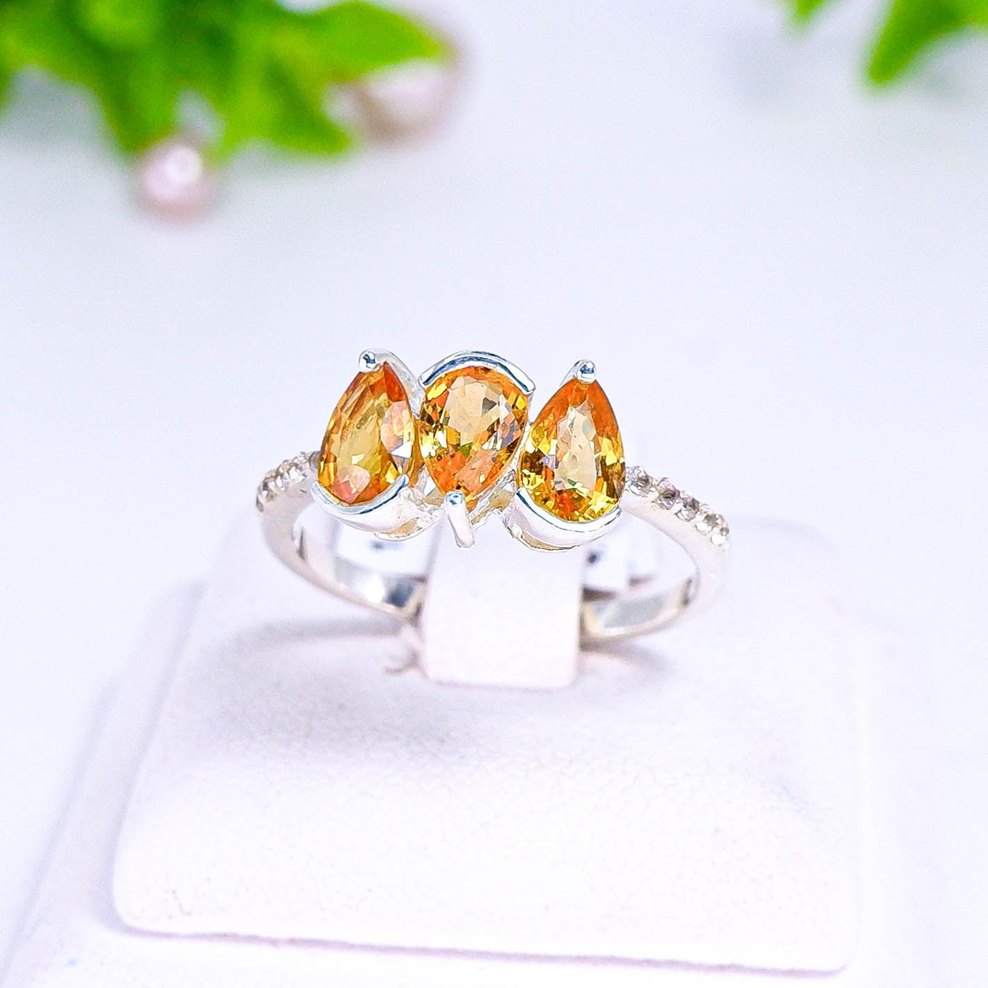 แหวนเงินแท้ 925 ฝังพลอย บุษราคัม (Yellow Sapphire) + ไวท์โทพาส (whitetopaz)