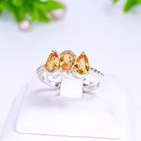 แหวนเงินแท้ 925 ฝังพลอย บุษราคัม (Yellow Sapphire) + ไวท์โทพาส (whitetopaz)