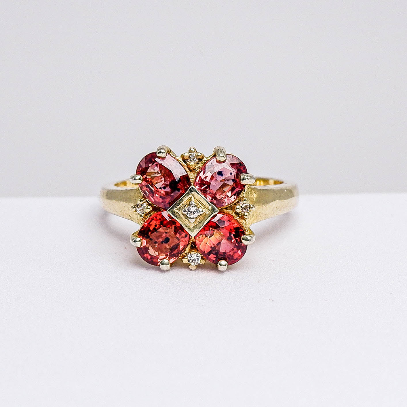 แหวนเงินแท้ 925 ฝังพลอย แทนซาเนียรูบี้ (Tanzania Ruby) + ไวท์โทพาส (whitetopaz)
