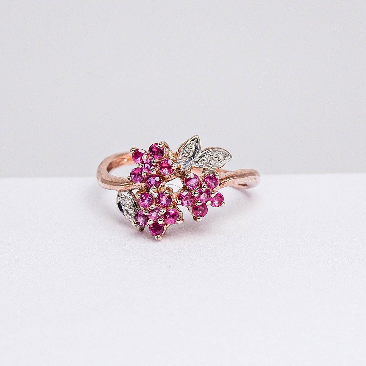 แหวนเงินแท้ 925 ฝังพลอย ทับทิมไทย (Siam Ruby) + เซอร์คอน (Zircon)