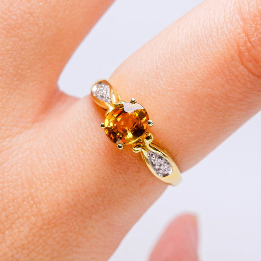 แหวนทอง9K ฝังพลอยบุษราคัม (Yellow Sapphire) + เพชร (Diamond)