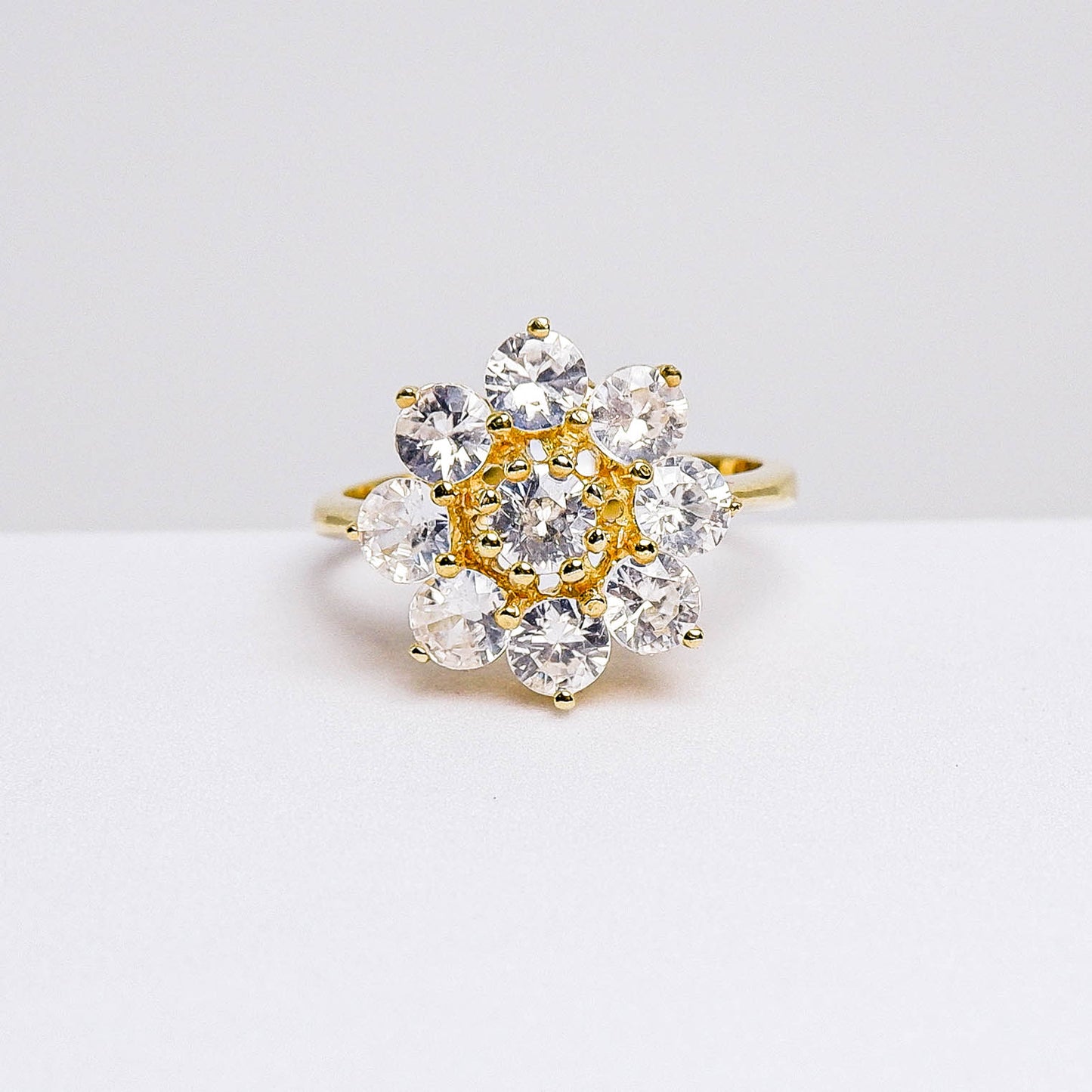 แหวนเงินแท้ 925 ฝังพลอย เพทายขาว (White Zircon)