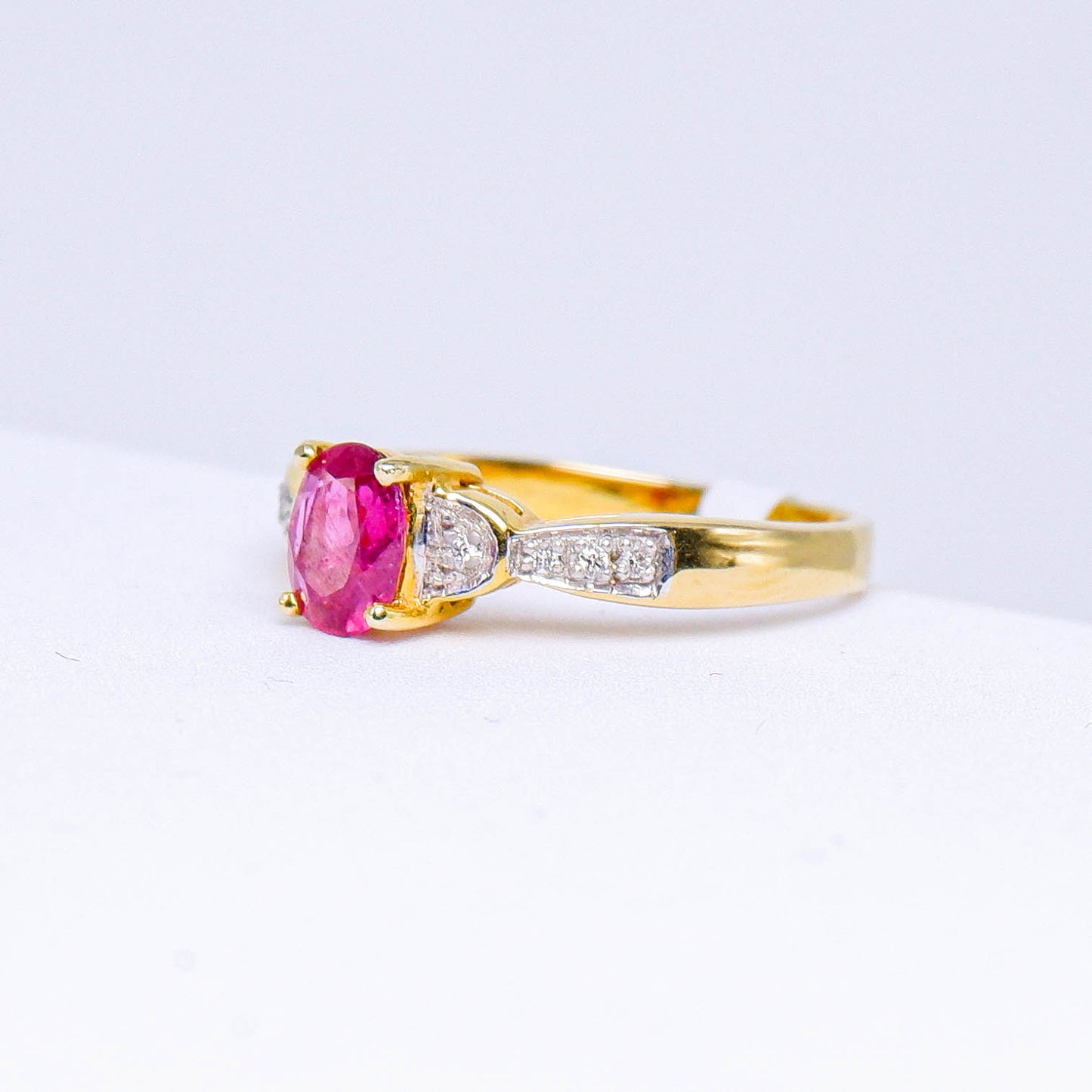แหวนทอง9K ฝังพลอยทับทิมไทย (Ruby) + เพชร (Diamond)