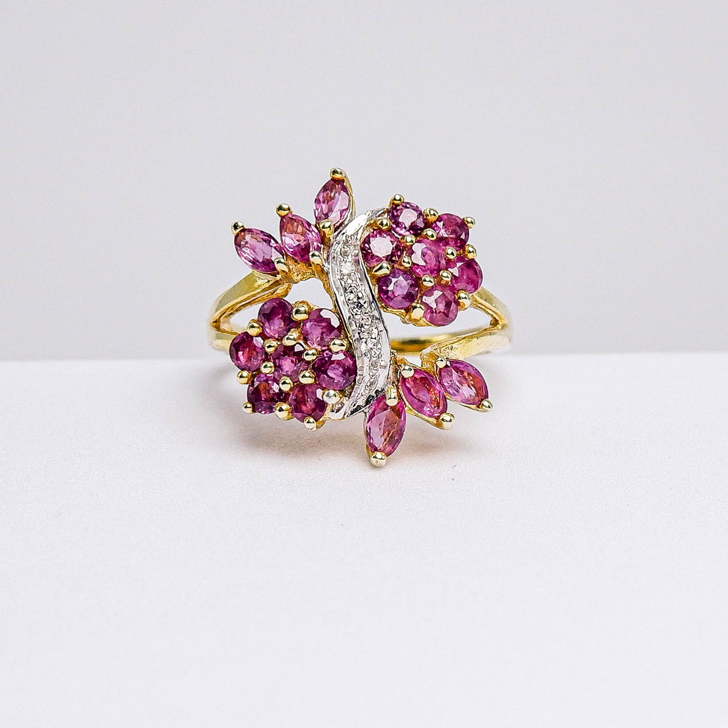 แหวนเงินแท้ 925 ฝังพลอย ทับทิมไทย (Siam Ruby) + เซอร์คอน (Zircon)