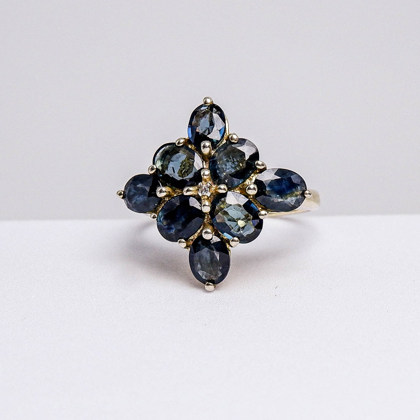 แหวนเงินแท้ 925 ฝังพลอย เขียวส่อง (green Sapphire) + เซอร์คอน (Zircon)