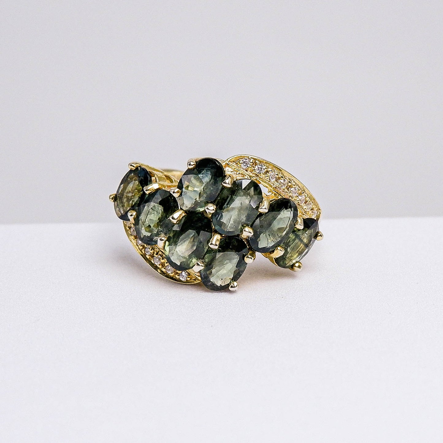แหวนเงินแท้ 925 ฝังพลอย เขียวส่องบางกะจะ (green Sapphire) + เซอร์คอน (Zircon)