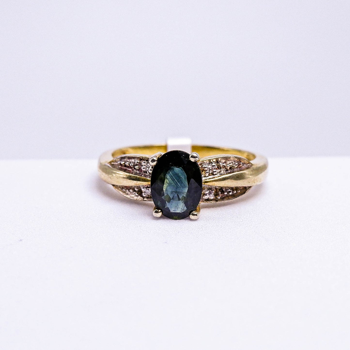 แหวนเงินแท้ 925 ฝังพลอย เขียวส่องบางกะจะ (green Sapphire) + เพชร (Natural Diamond)