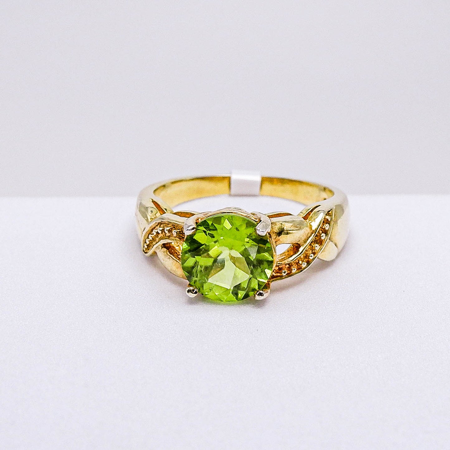 แหวนเงินแท้ 925 ฝังพลอย เพอริดอท (Peridot)