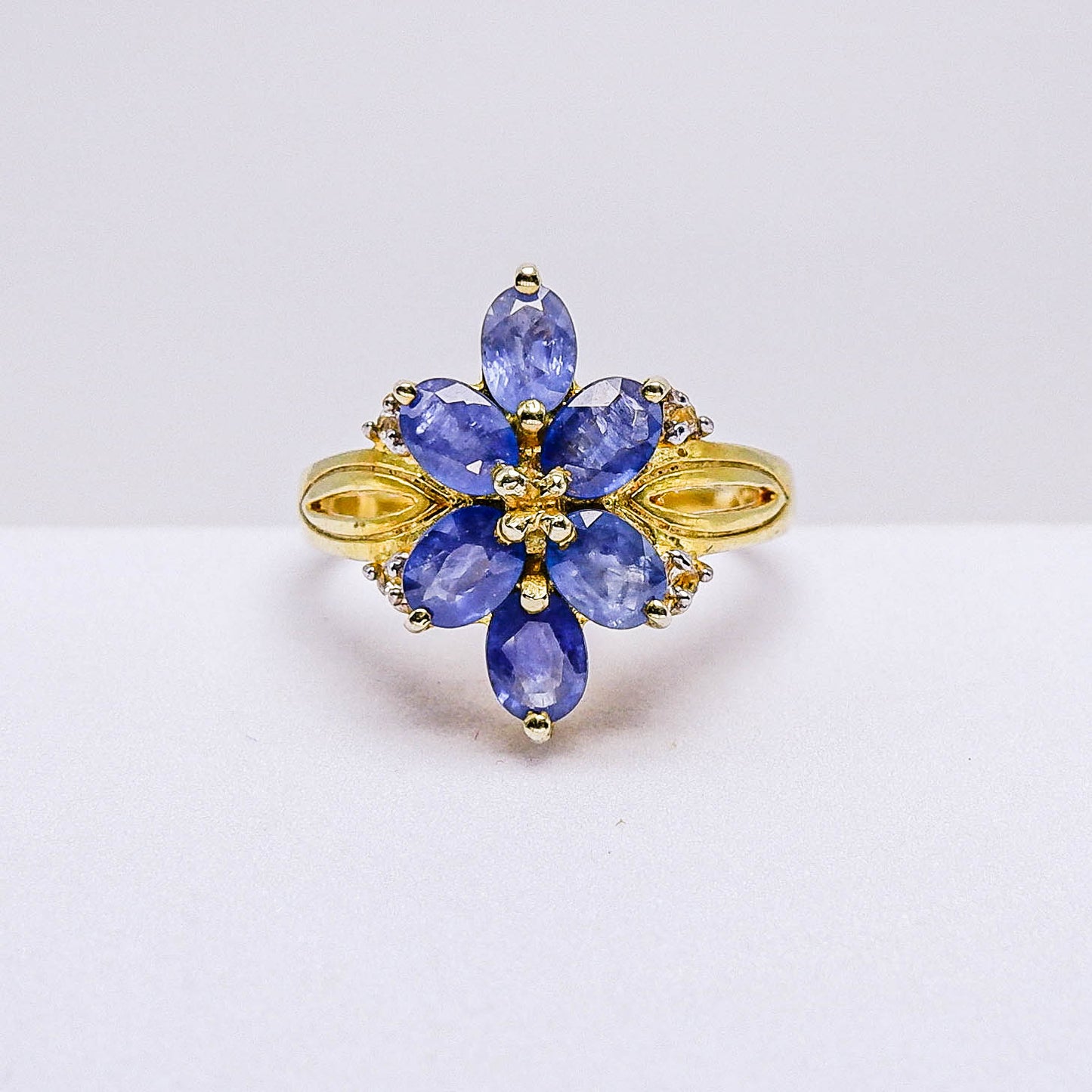 แหวนเงินแท้ 925 ฝังพลอย ไพลิน (Blue Sapphire) + ไวท์โทพาส (whitetopaz)