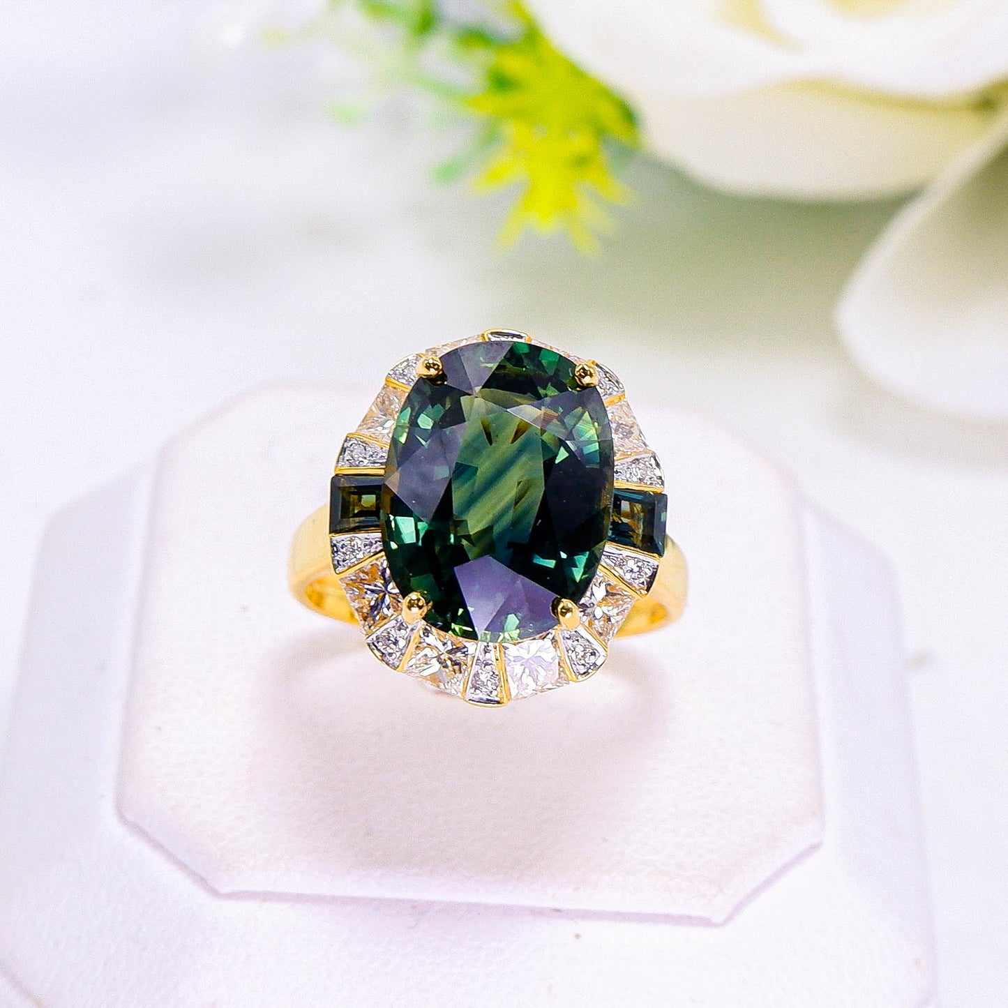 แหวนทอง9K ฝังพลอยเขียวส่อง(Green Sapphire) + เพชร(Diamond)