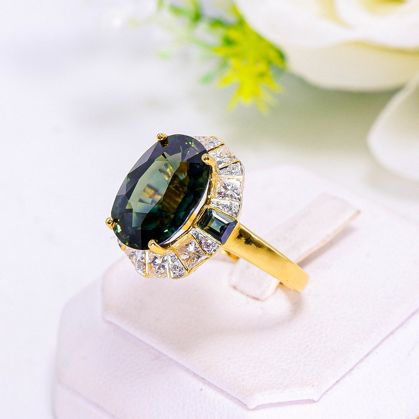 แหวนทอง9K ฝังพลอยเขียวส่อง(Green Sapphire) + เพชร(Diamond)