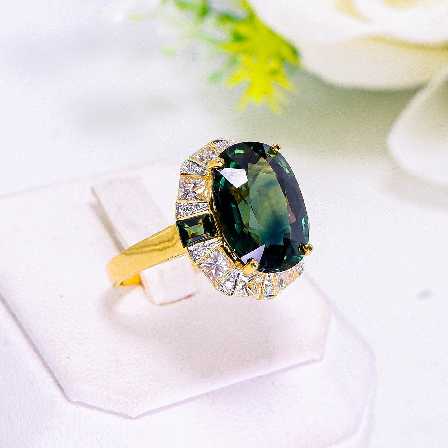 แหวนทอง9K ฝังพลอยเขียวส่อง(Green Sapphire) + เพชร(Diamond)