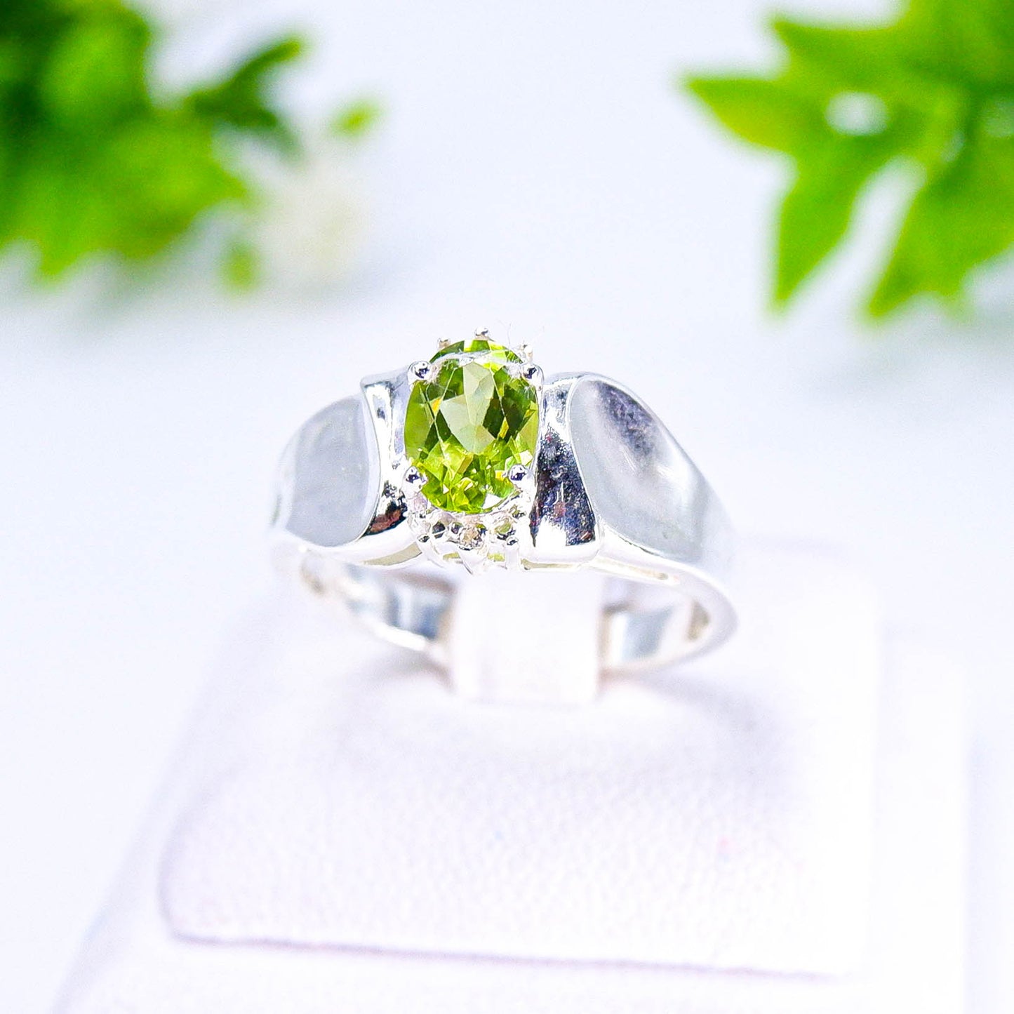 แหวนเงินแท้ 925 ฝังพลอย เพอริดอท (Peridot) + เซอร์คอน (Zircon)