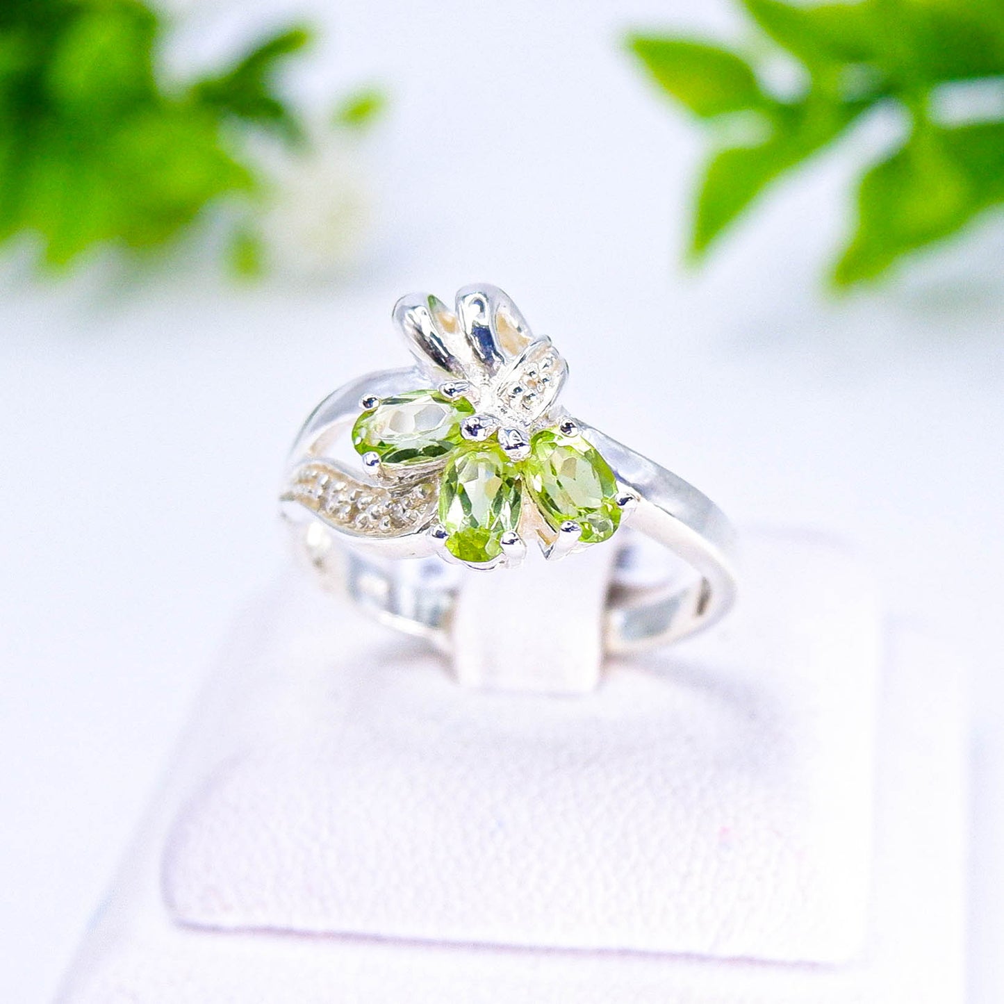 แหวนเงินแท้ 925 ฝังพลอย เพอริดอท (Peridot) + ไวท์โทพาส (whitetopaz)