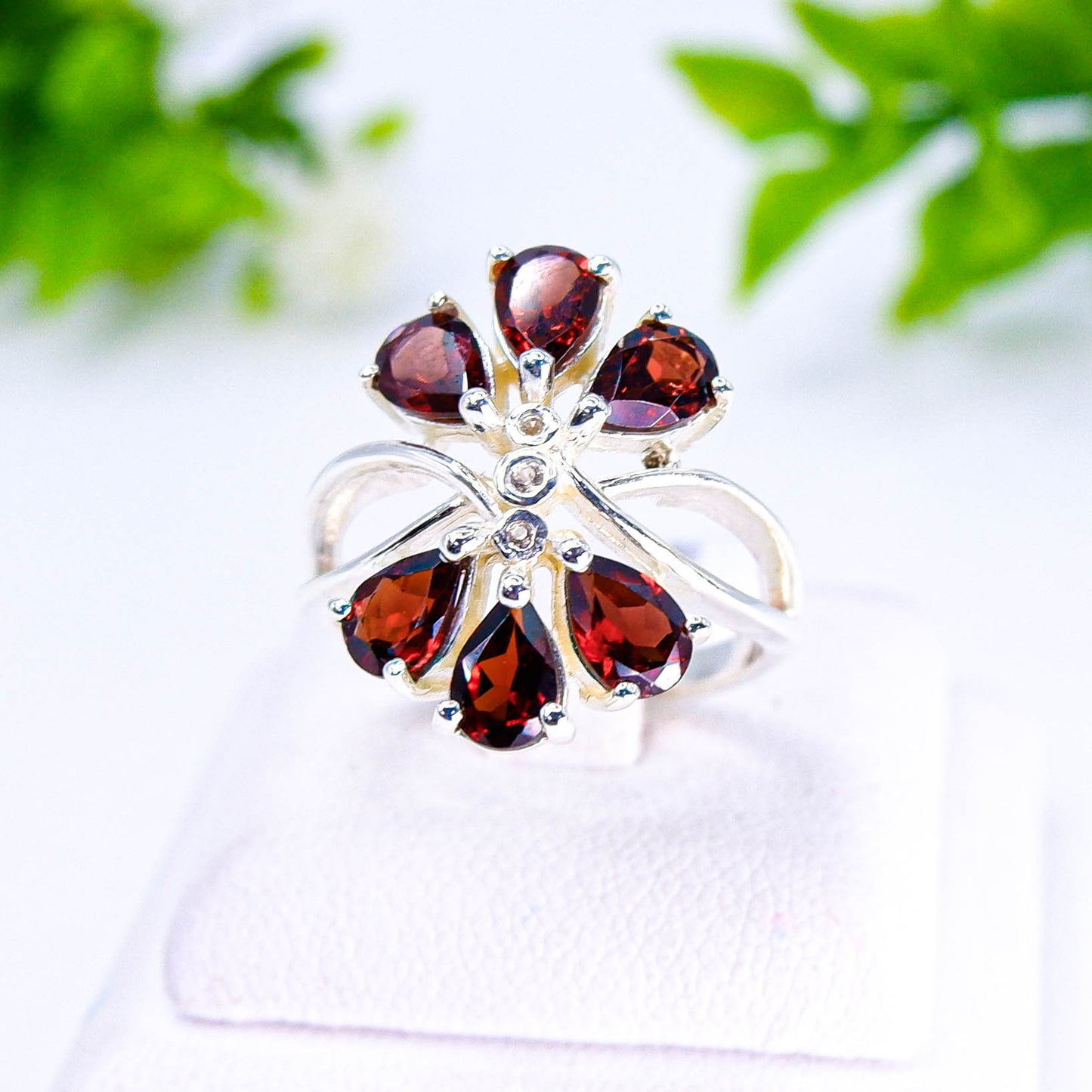 แหวนเงินแท้ 925 ฝังพลอย  โกเมน (Garnet) + ไวท์โทพาส (whitetopaz)