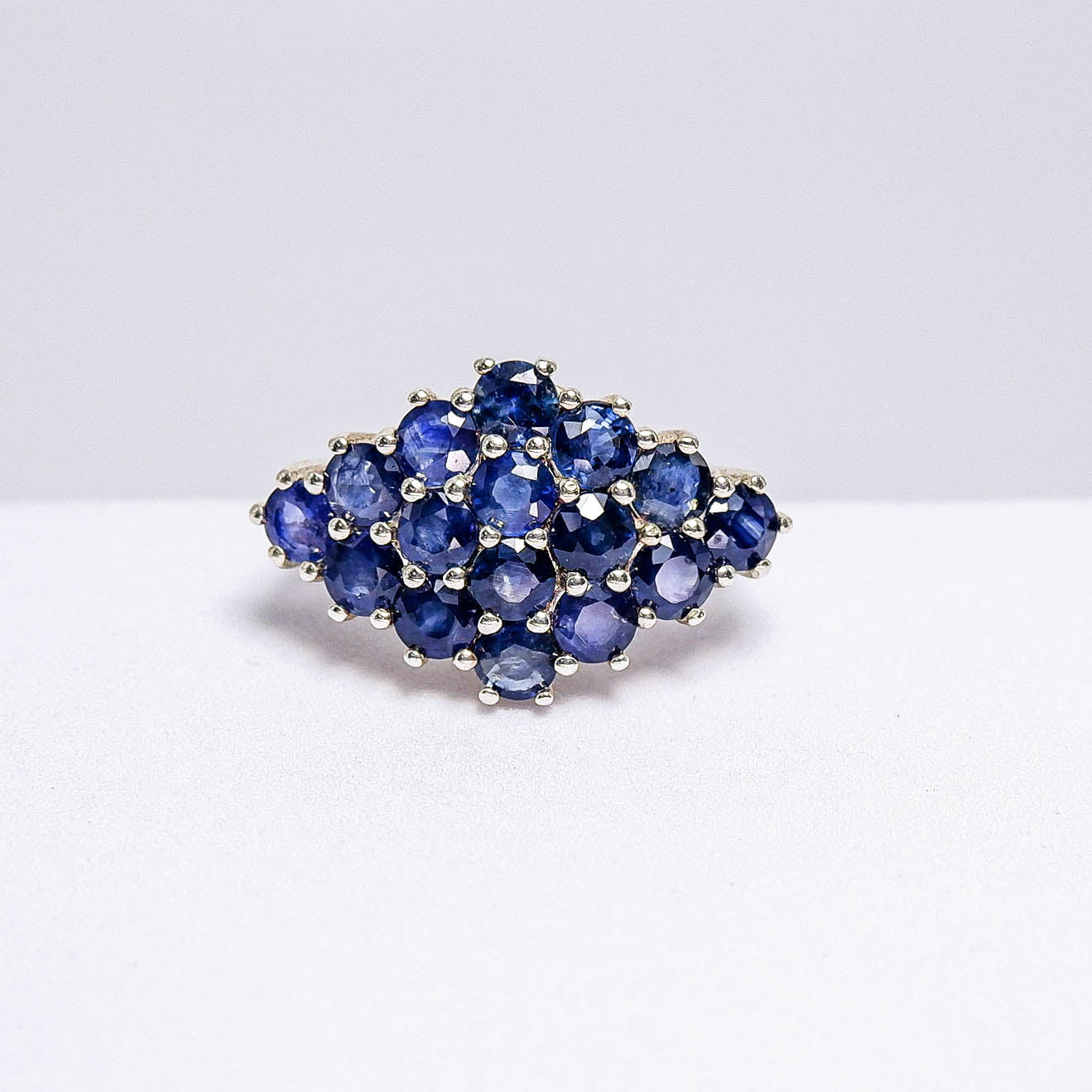 แหวนเงินแท้ 925 ฝังพลอย ไพลิน (Blue Sapphire)