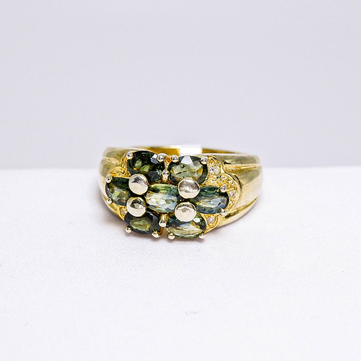 แหวนเงินแท้ 925 ฝังพลอย เขียวส่องบางกะจะ (greensapphire) + เซอร์คอน (Zircon)